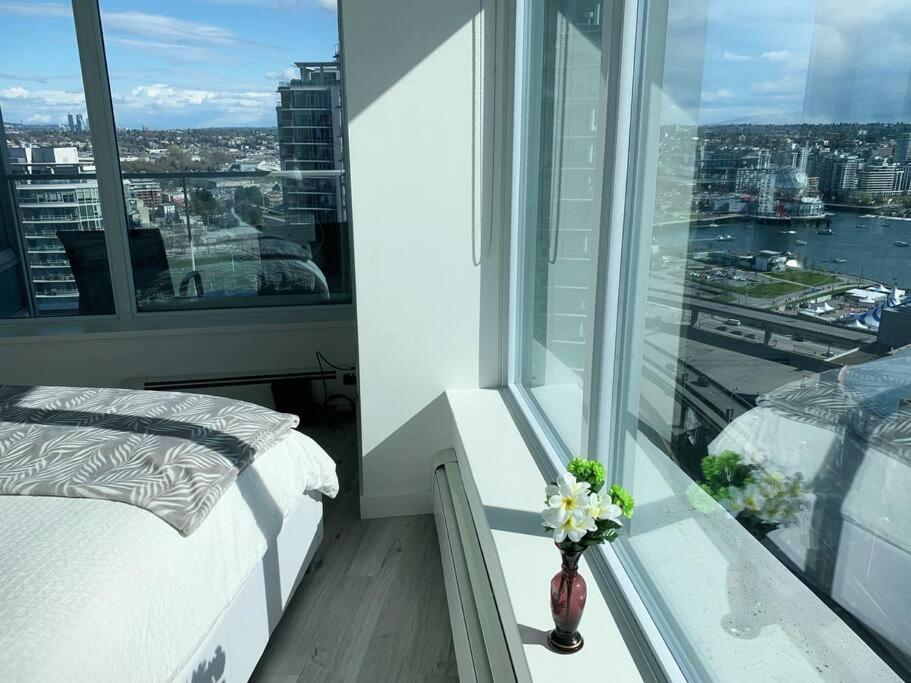 Apartamento Downtown 3Br/2Ba+Views+Skytrain+Free Parking Vancouver Exterior foto