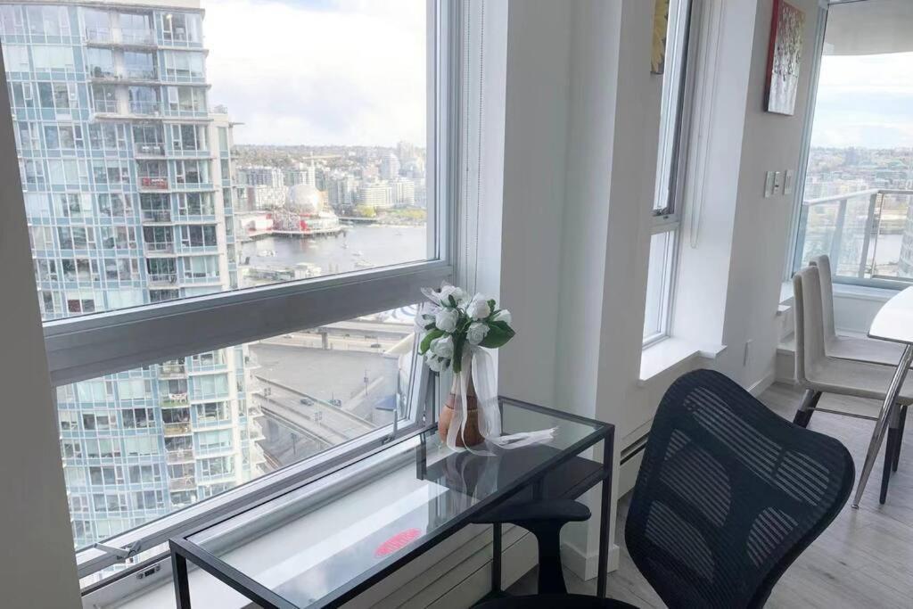 Apartamento Downtown 3Br/2Ba+Views+Skytrain+Free Parking Vancouver Exterior foto