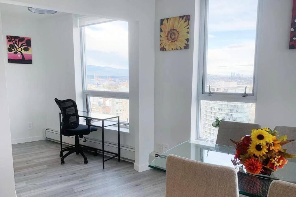 Apartamento Downtown 3Br/2Ba+Views+Skytrain+Free Parking Vancouver Exterior foto