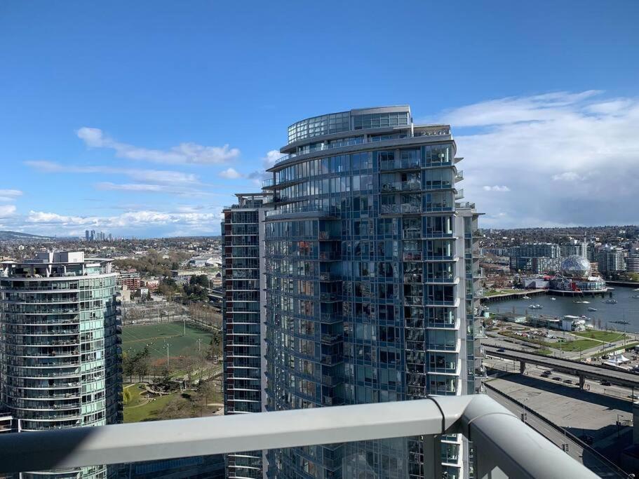 Apartamento Downtown 3Br/2Ba+Views+Skytrain+Free Parking Vancouver Exterior foto