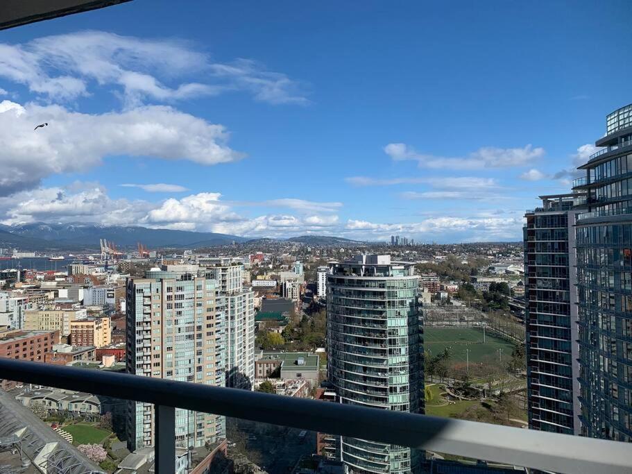 Apartamento Downtown 3Br/2Ba+Views+Skytrain+Free Parking Vancouver Exterior foto